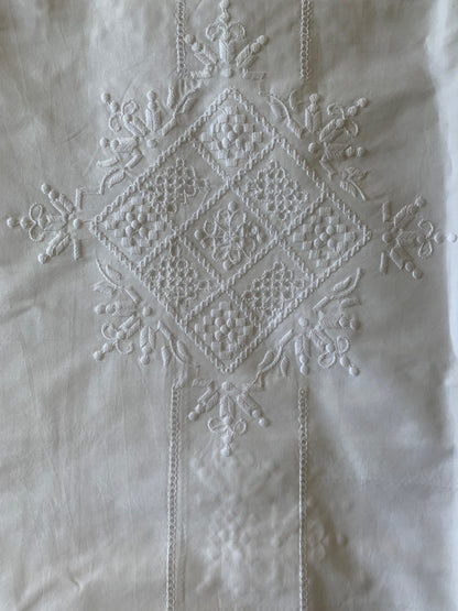 Mantel  Bordado a Mano 350-170 cm