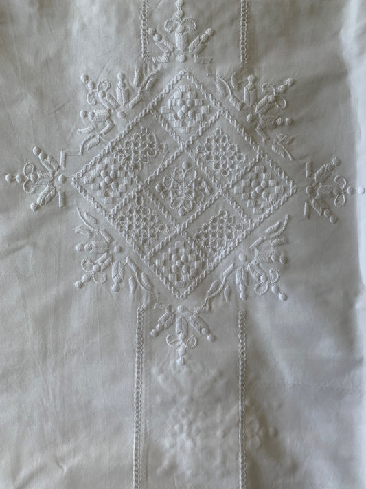 Mantel  Bordado a Mano 350-170 cm
