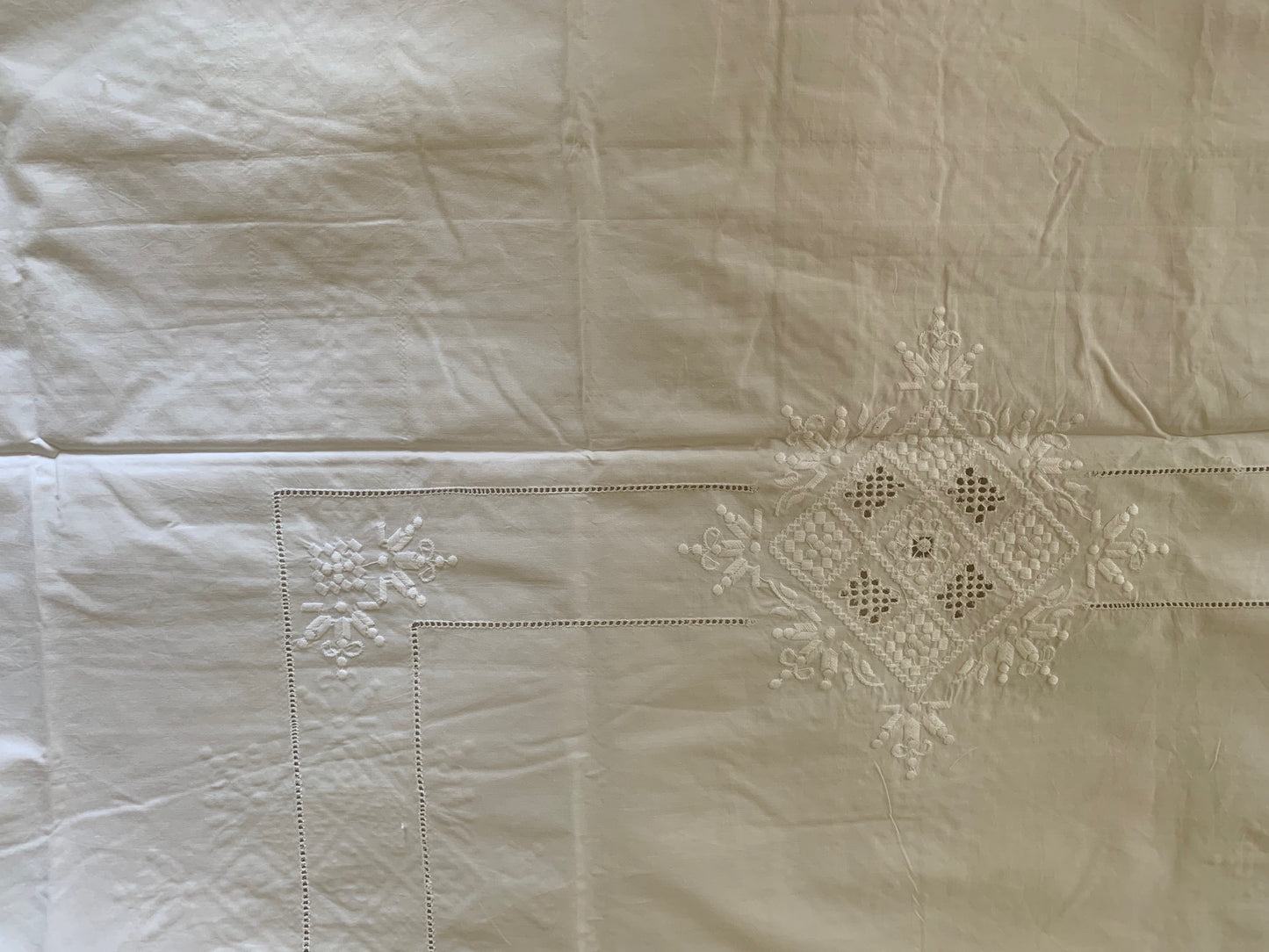 Mantel  Bordado a Mano 350-170 cm