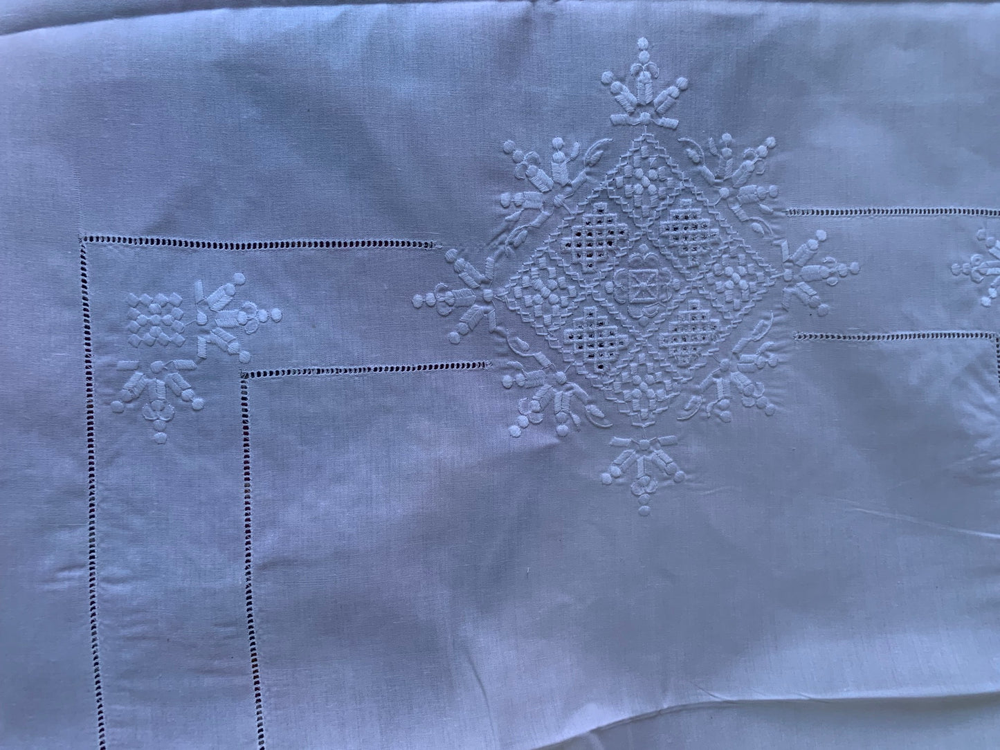 Mantel  Bordado a Mano 200-150 cm