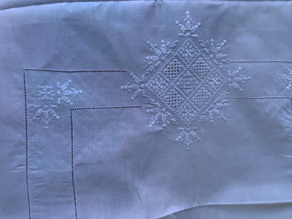 Mantel  Bordado a Mano 200-150 cm